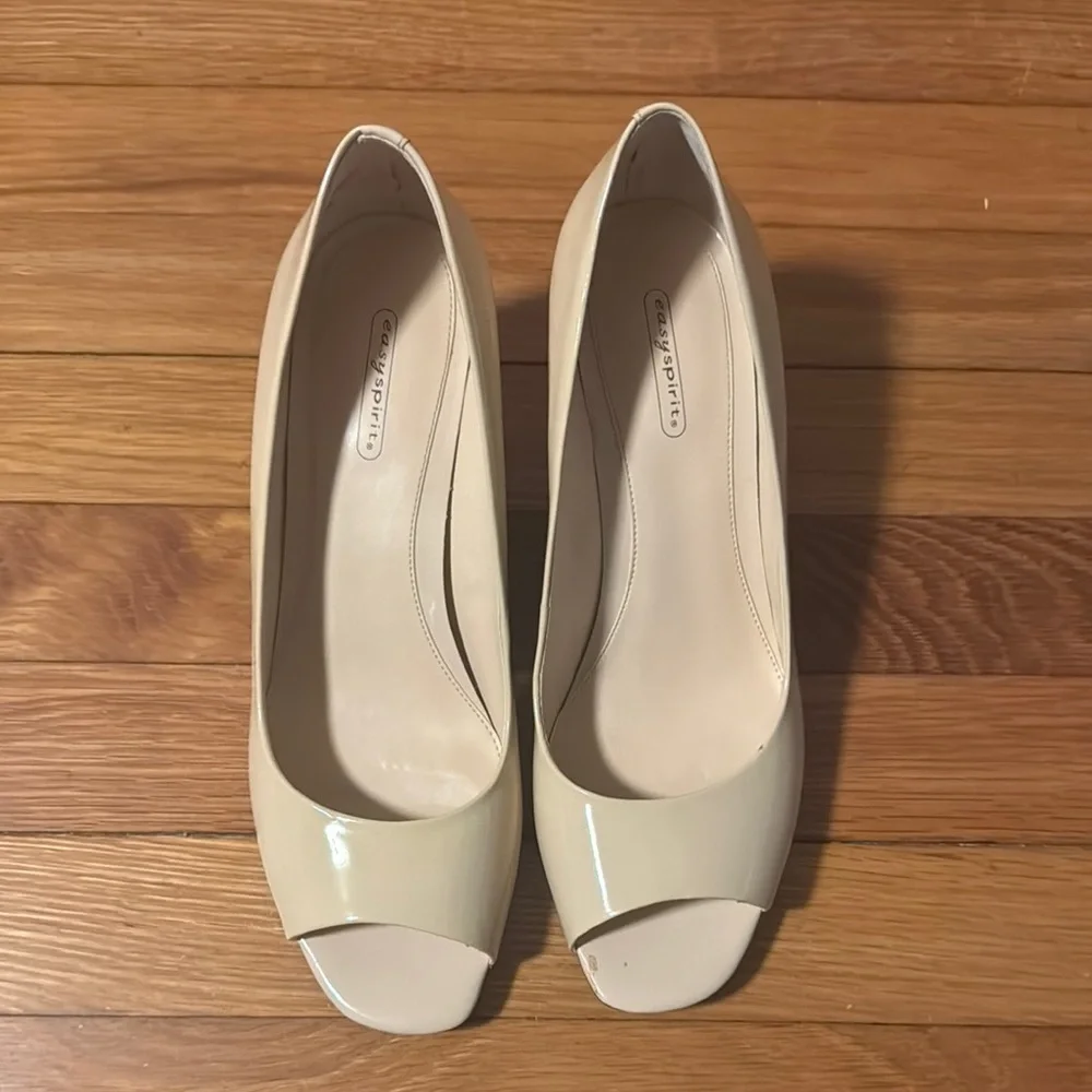 Cream Beige 8.5M Easy Spirit opened Toe Wedge Shoes great condition